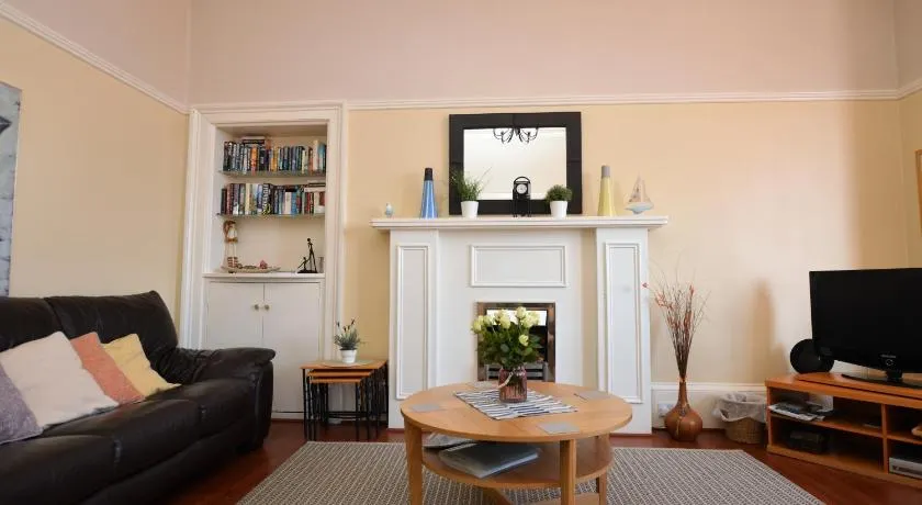 Sebright Holiday Apartment - Image 1