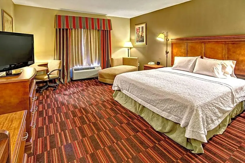 Hampton Inn Cleveland - Image 1