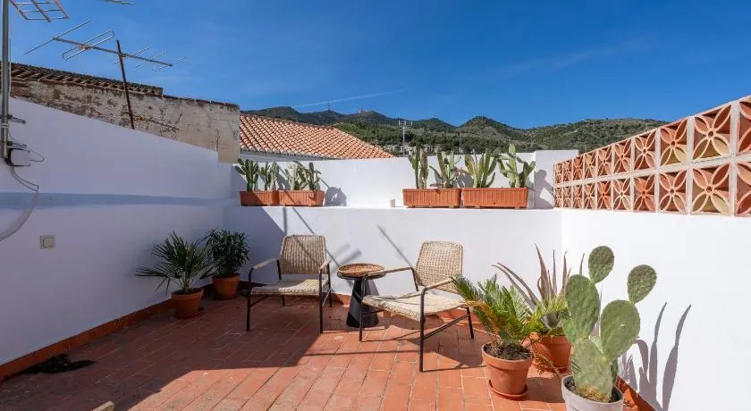 I AM Lomilla Apartments - Image 1