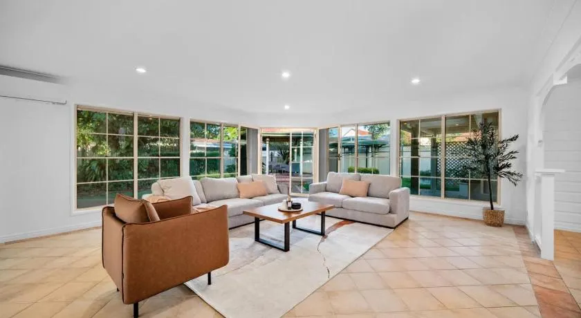 Modern 4B Family-Friendly Home in Robertson QLD - Image 1