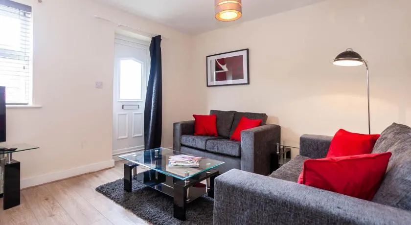 4 bed home, driveway parking ideally located in Latchford, Warrington - Executive St Marys House - Image 1