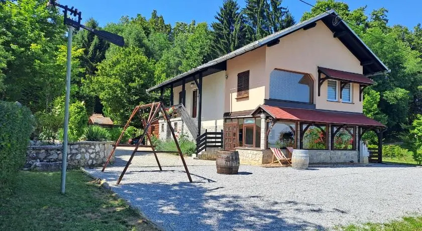 Počitniška hiša Parkfield Dragovan - Image 1