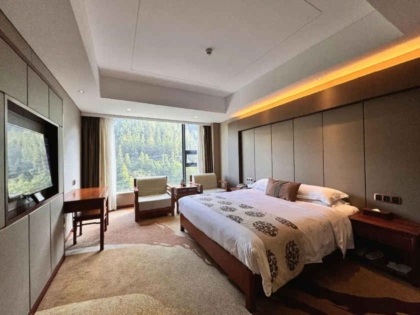 Ling Long Wang International Hotel - Image 1