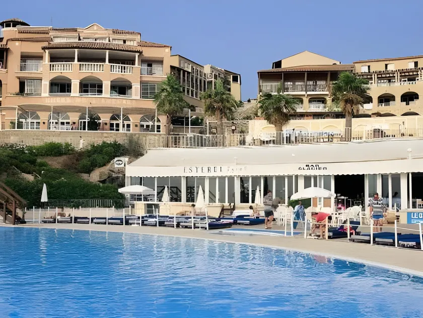 Appartement 'Cap Esterel St Raphaël' avec Vue Mer, Piscine Commune et Terrasse Privée - Image 1