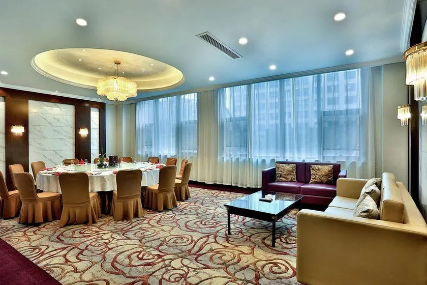 Oriental Hotel (Quzhou West Area) - Image 1