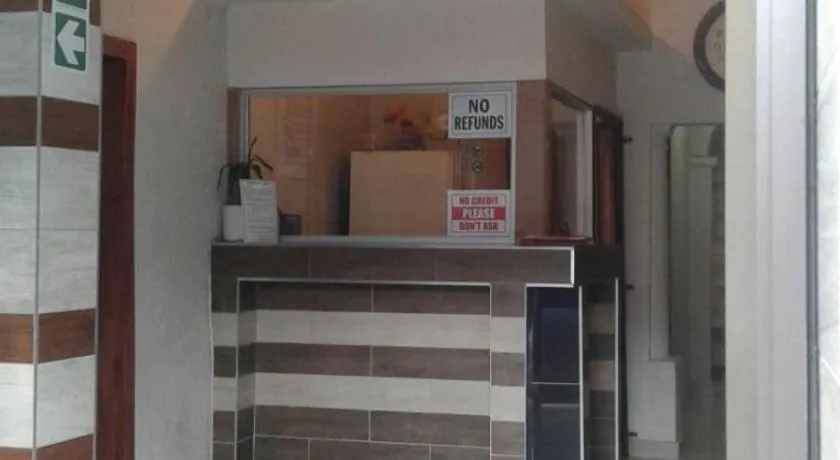 Royal Crown Guesthouse - Image 1