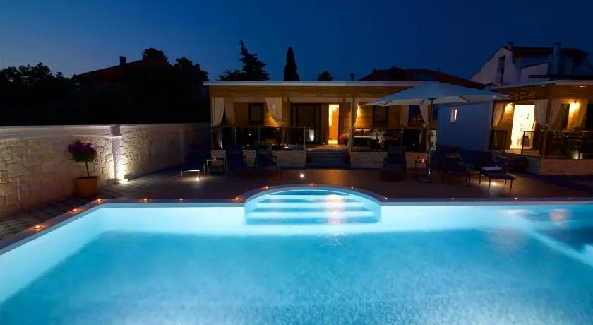 Tomica Apartments with Pool - Image 1