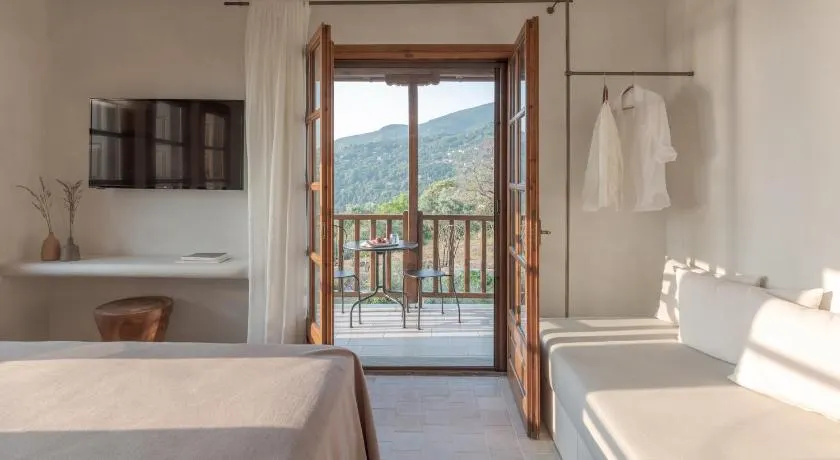 Om Living Pelion - Image 1
