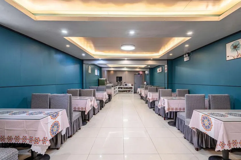 Huashu Hotel - Image 1