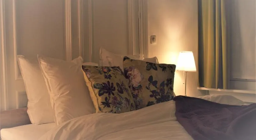 Quiet apartment in Antwerp near parc - B&B InterMezzo - business & leisure - Image 1