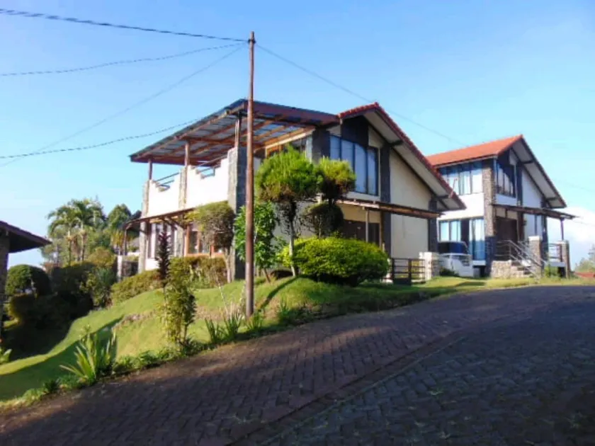 De MARLIN'S GARDEN VILLA @VILLA ISTANA BUNGA - Image 1