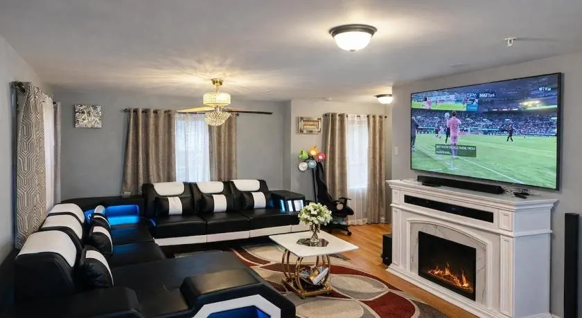 Spacious 3 bedroom duplex home inside Worcester - Image 1