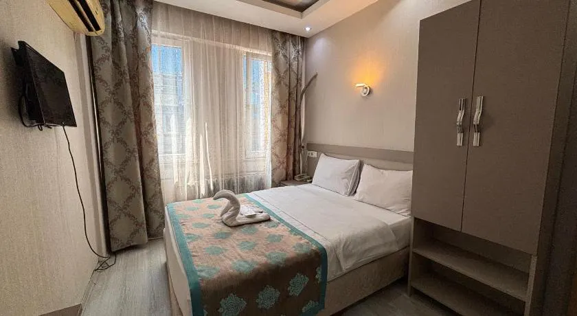 Fly Hotel - Image 1