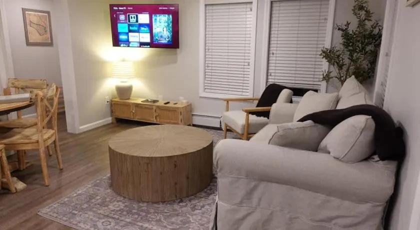Shark Bait - Cozy Coastal Escape Near Hampton Beach - Image 1