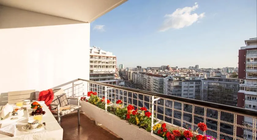 QUAD AVENUE 2BR 2BA, ARIA CONDIZIONATA, TERRAZZA, PARCHEGGIO, con vista sulla città - Image 1