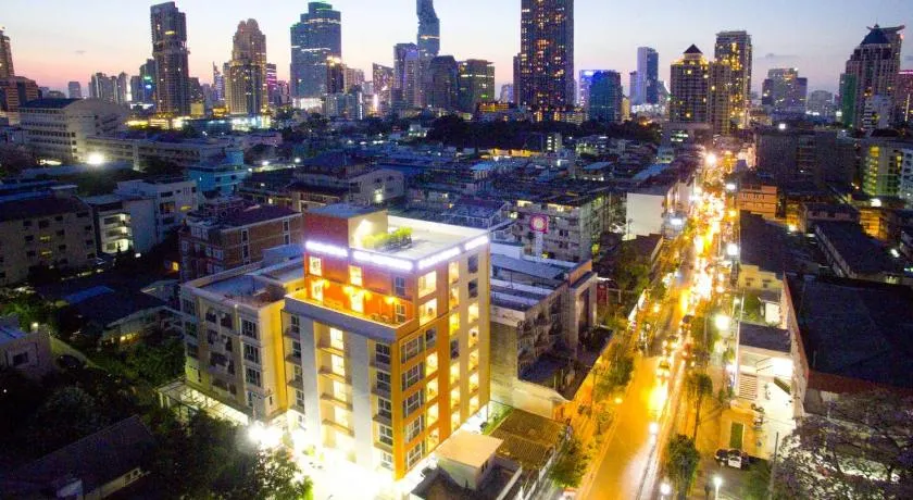Parvena Hotel Sathorn - Image 1