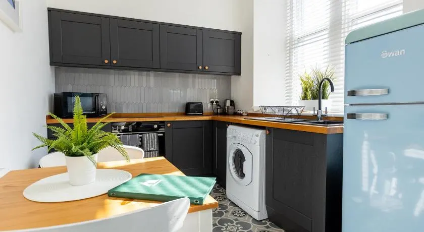 ST MARYS APARTMENT - Modern Apartment in Charming Market Town in the Peak District - Image 1