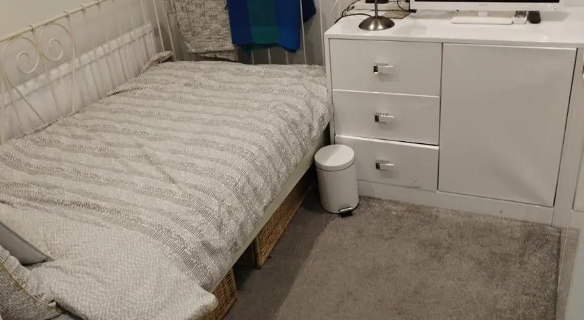 single room available - Image 1