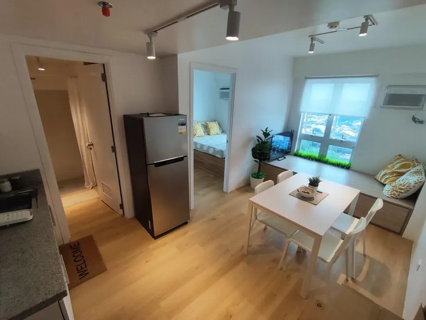 Oak Apartment @ The Rochester Bridgeview Tower - Image 1