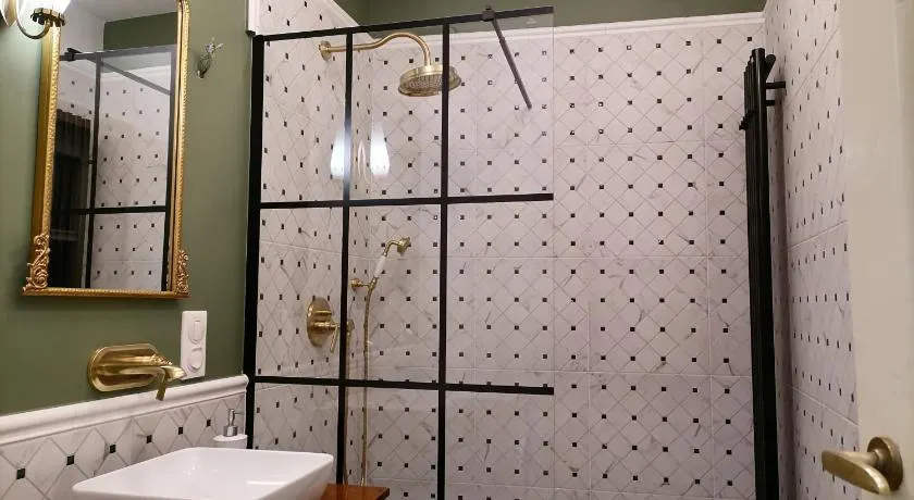 Center Apartment - Image 1