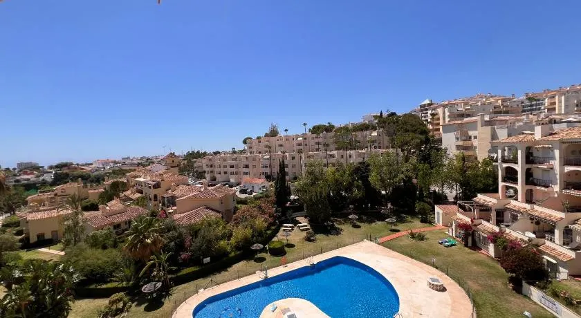 Beautiful 2 beds-near coast with pool & balcony - Image 1
