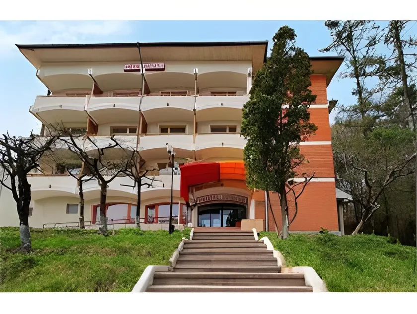 Hotel Panoramic - Image 1