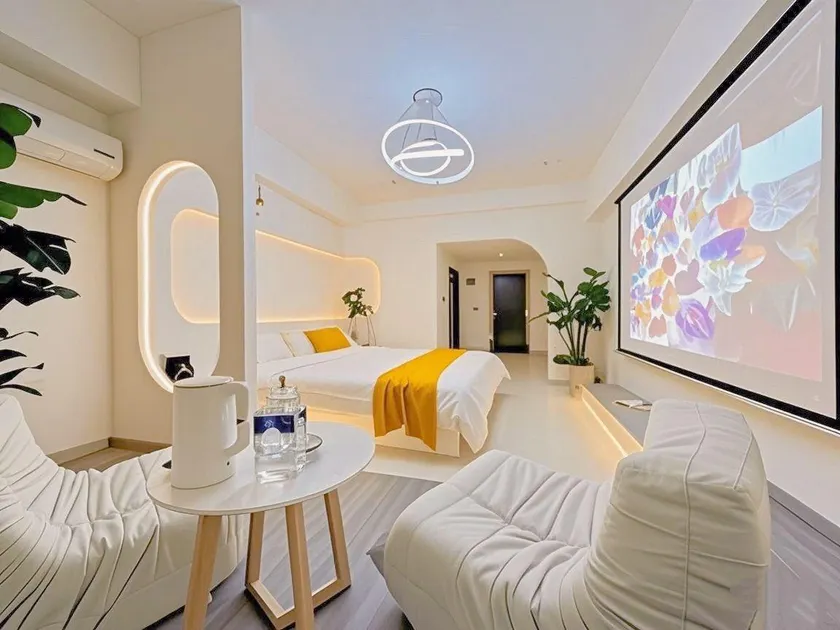 Coconut Cinema Hotel (Wanda Plaza Branch) - Image 1