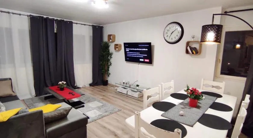 Magnifique Appartement Lille WIFI Parking by Servallgroup - Image 1
