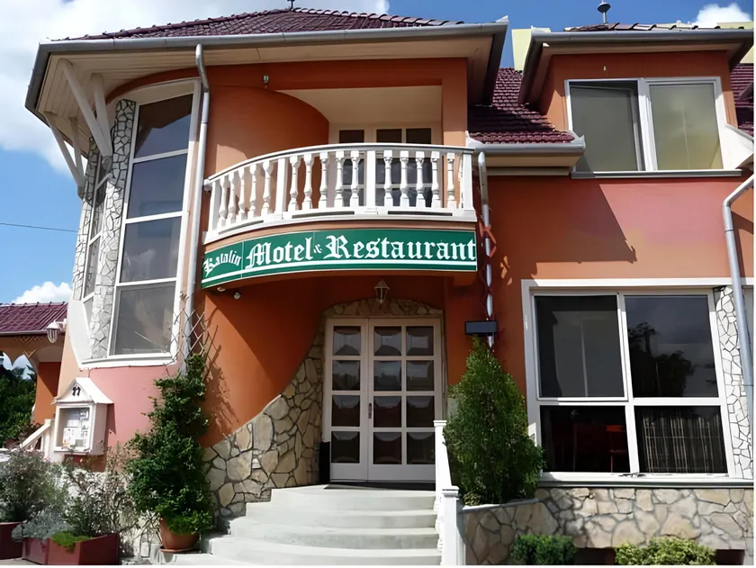 Katalin Motel & Restaurant - Image 1