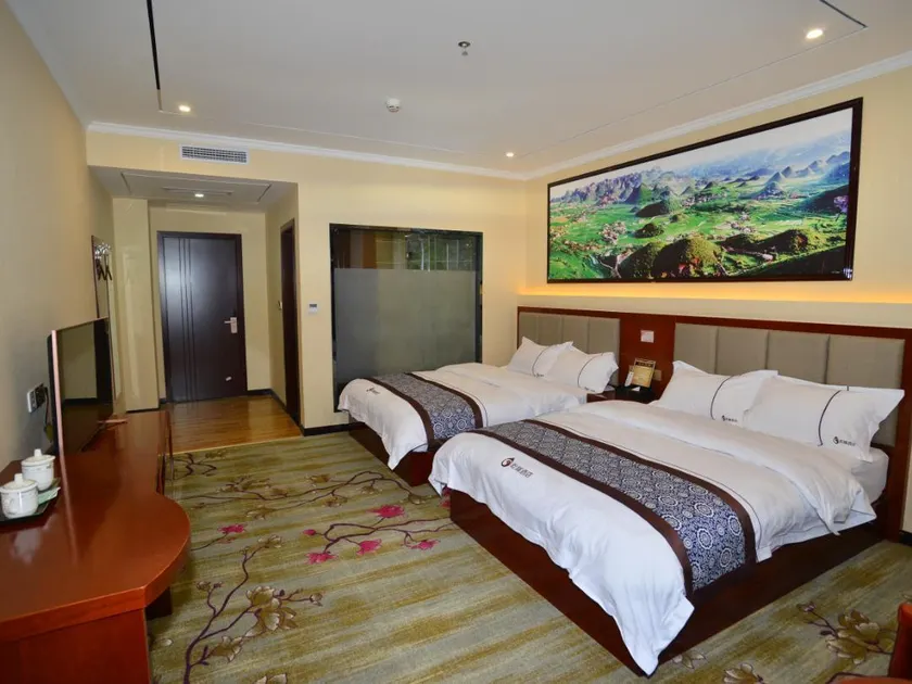 Xingyi Yifeng Hotel - Image 1