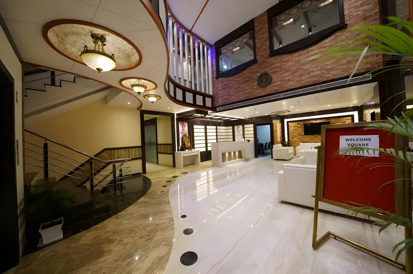 Square Inn Hotel - Image 1