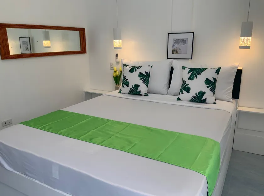 Dennis Guest House - Image 1