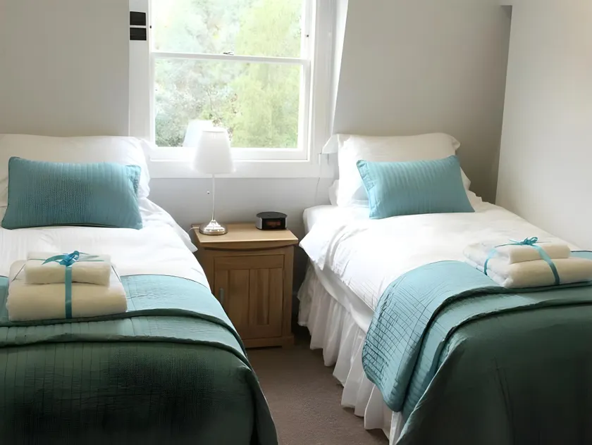 Bath Roof Terrace Apartment, City Centre, Sleeps up to 8 - Image 1