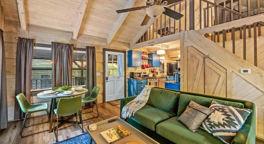 Unique Charm, Central Location, Hot Tub, Games - Image 1