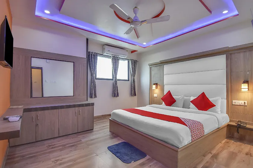 OYO Flagship 82254 Hotel Moonline - Image 1