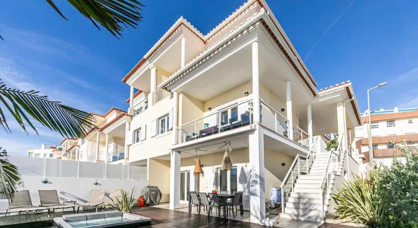 Vibing & Liming Ericeira - Image 1