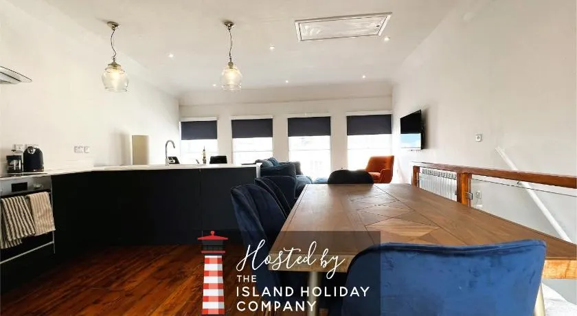 Cross Street Apartment - Image 1