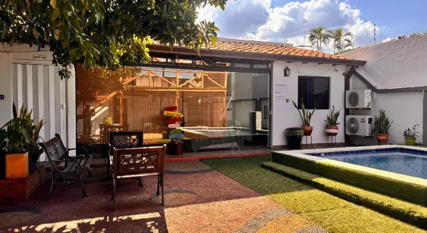Casa con Piscina y Quincho a 8 min del aeropuerto - Image 1