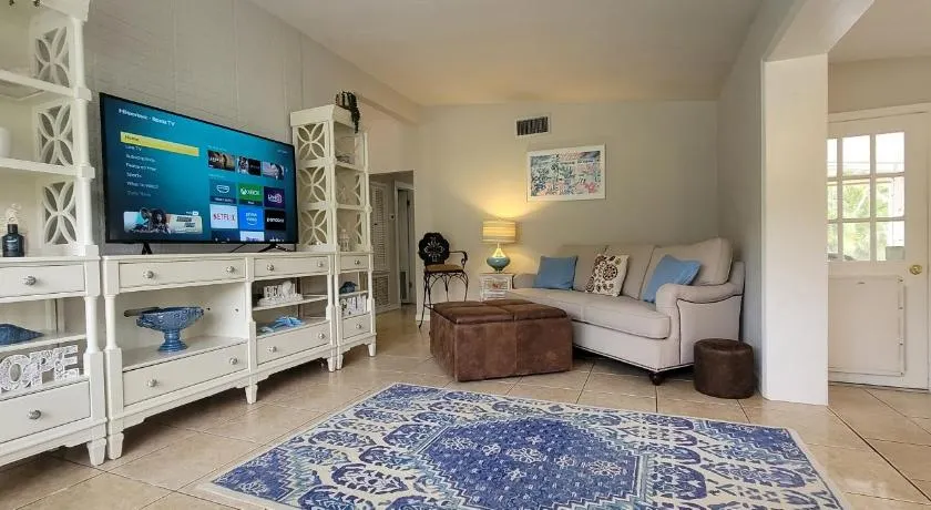 Timeless 1959 Florida Farm-Style Home - Image 1