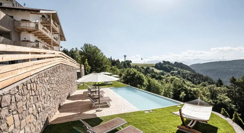 Pippos Mountain Lodge - Image 1