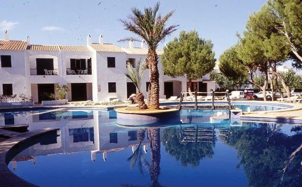 Apartamentos Las Brisas I & II - Image 1