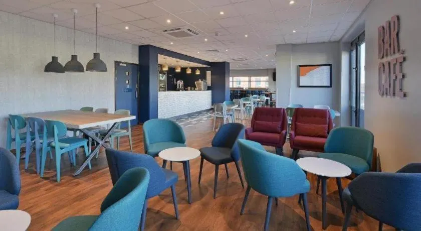 Travelodge Camberley Central - Image 1