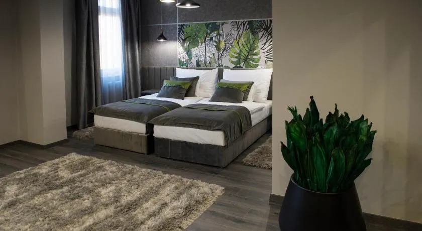 Hotel Central - Image 1