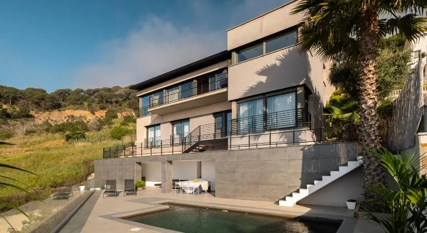 4 BR vila 25 minutes to Barcelona Fantastic sea views pool - Image 1