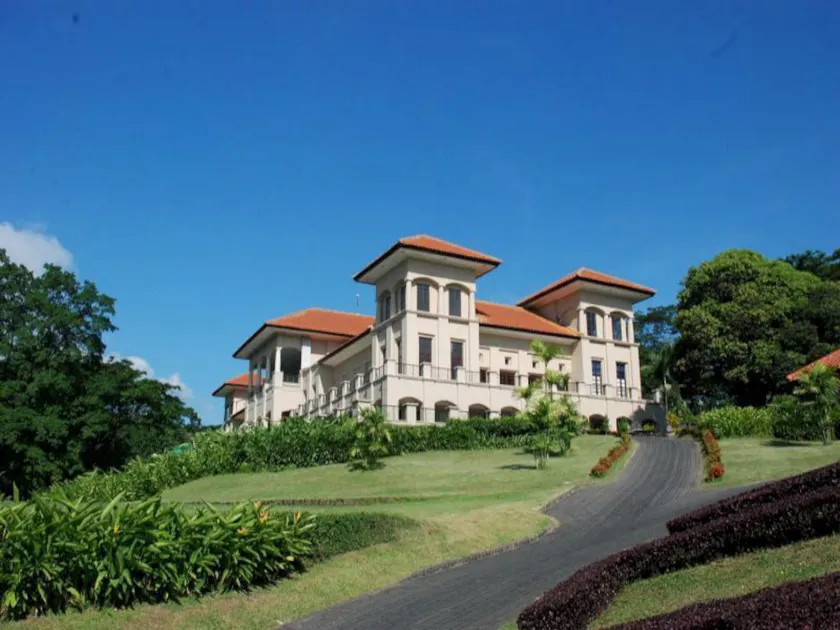 Finna Golf & Country Club - Image 1