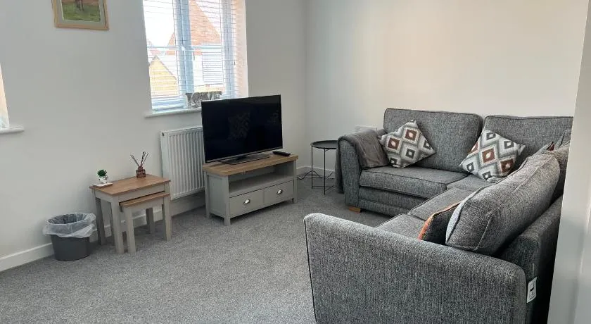 Whole House Modern Detached 2 Bedroom Coach House in Spalding - Image 1