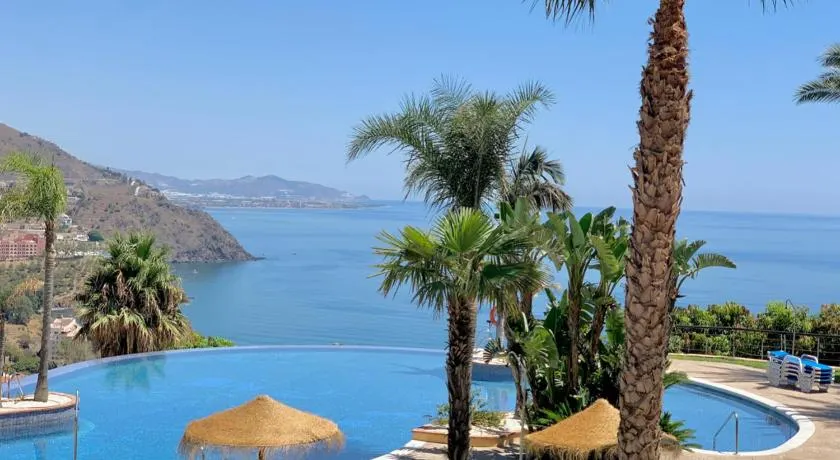 Adosado con piscina a 5 minutos de la playa - Image 1