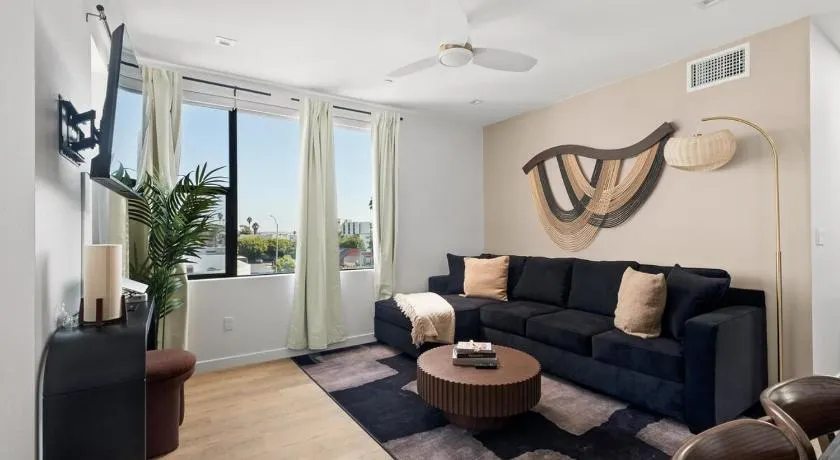 Near Beach & Airport with King Bed & EV Charger - Image 1