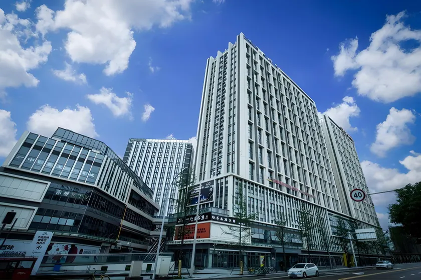Home Inn Style Golden Chengdu Panda Base Zoo Metro Station - Image 1