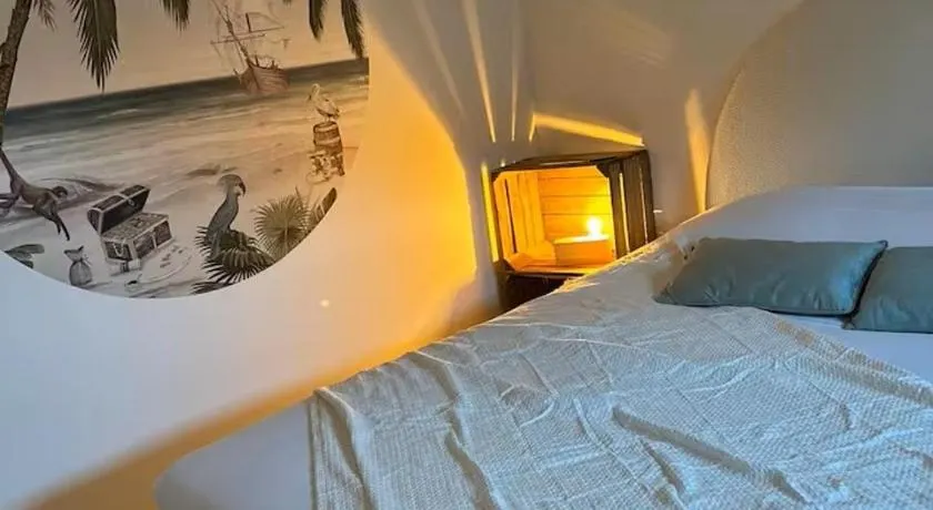 Logement Pirate themed suite with parking - Image 1